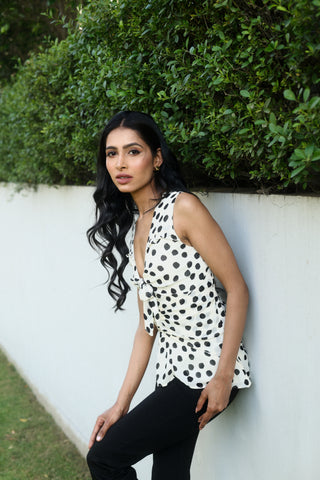 BLACK AND WHITE POLKA FRONT TIE TOP